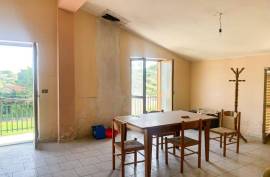 Commerical property with apartment for Sale In Cleto Calabria