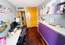 Bright flat two minutes from the sea