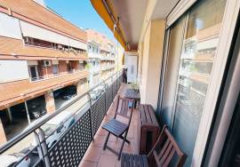 Bright flat two minutes from the sea