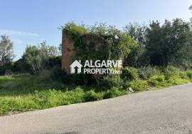 Building plot with project approved in a unique location 5 minutes to center of Loulé, Algarve