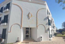 2 Bedroom Apartment Furnished and equipped, Air conditioning and Garage Parking! Close to the beach and golf course!