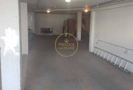 2 Bedroom Apartment Furnished and equipped, Air conditioning and Garage Parking! Close to the beach and golf course!