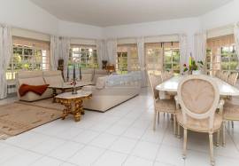 3+1 Bedroom Villa with Pool and Garden