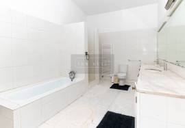 3+1 Bedroom Villa with Pool and Garden