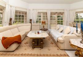 3+1 Bedroom Villa with Pool and Garden