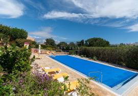 3 BEDROOM APARTMENT WITH SEA VIEW AND POOL