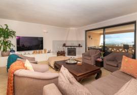 3 BEDROOM APARTMENT WITH SEA VIEW AND POOL