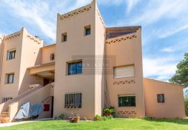 3 BEDROOM APARTMENT WITH SEA VIEW AND POOL