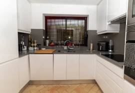 3 BEDROOM APARTMENT WITH SEA VIEW AND POOL