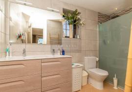 3 BEDROOM APARTMENT WITH SEA VIEW AND POOL