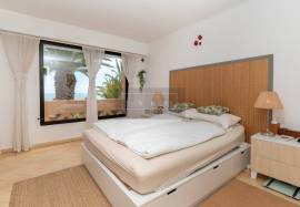 3 BEDROOM APARTMENT WITH SEA VIEW AND POOL