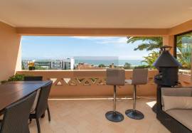 3 BEDROOM APARTMENT WITH SEA VIEW AND POOL