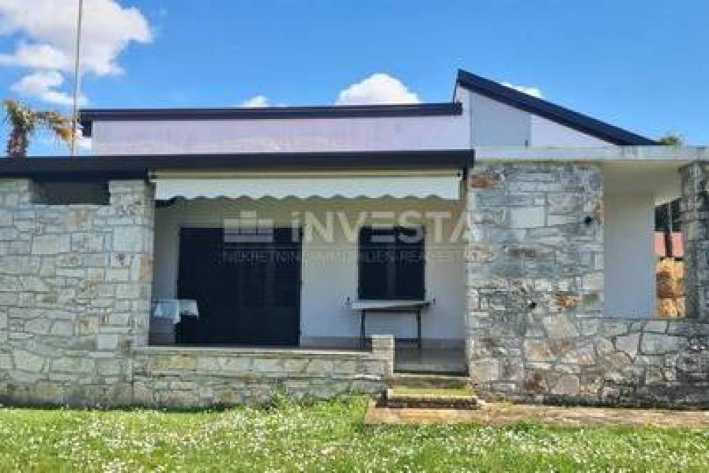 House first row to the sea - a rarity on the market