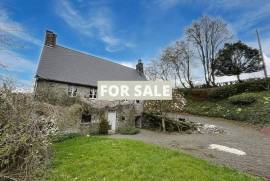 Detached Country House with Outbuilding