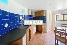 Detached Country House with Landscaped Garden