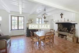 Detached Country House with Landscaped Garden