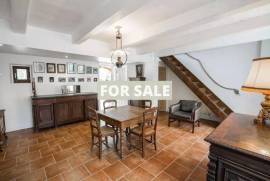 Detached Country House with Landscaped Garden