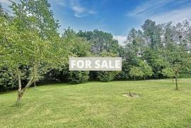 Detached Country House with Landscaped Garden