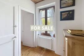 Detached Country House with Landscaped Garden