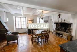 Detached Country House with Landscaped Garden
