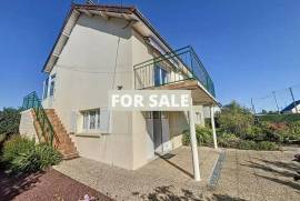Detached House with Garden by the Coast