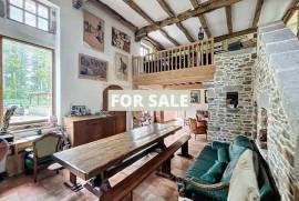 Detached Country House with Outbuilding