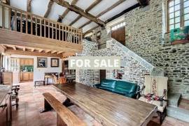 Detached Country House with Outbuilding
