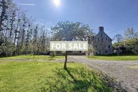 Detached Country House with Outbuilding