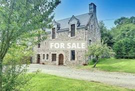 Detached Country House with Outbuilding