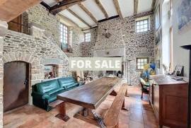 Detached Country House with Outbuilding