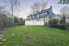 Detached House with Garden