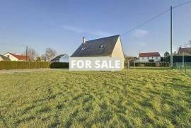 Modern Detached House with Garden