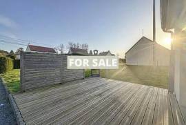 Modern Detached House with Garden