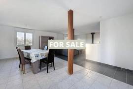 Modern Detached House with Garden