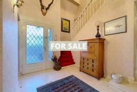 Detached House with Garden