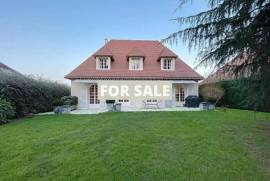 Detached House with Garden