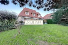 Detached House with Garden