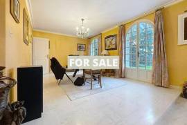 Detached House with Garden