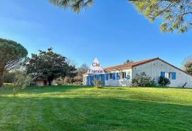 Beautiful Detached Villa with Garden