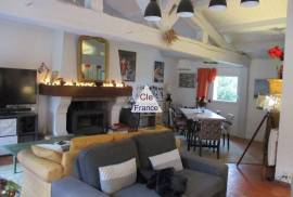 Beautiful Detached Villa with Garden