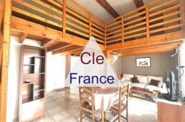Duplex Apartment a Stone's Throw from the Beach