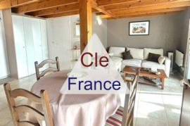 Duplex Apartment a Stone's Throw from the Beach