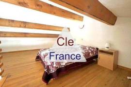 Duplex Apartment a Stone's Throw from the Beach