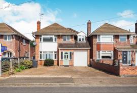 4 bedroom, Detached house for sale