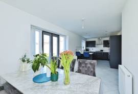 4 bedroom, Detached house for sale