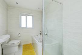 4 bedroom, Detached house for sale