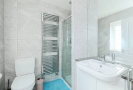 4 bedroom, Detached house for sale