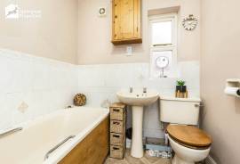 3 bedroom, Detached house for sale
