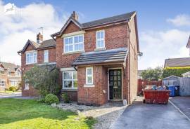 3 bedroom, Detached house for sale