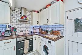 3 bedroom, Detached house for sale